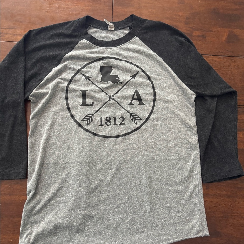Gray and black Louisiana theme baseball tee